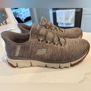 Women’s Skechers Grey Slip-In Sneakers * Sz. 7